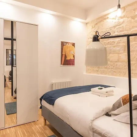 Design Architect Loft For 10 Guests Near Metro Appartamento